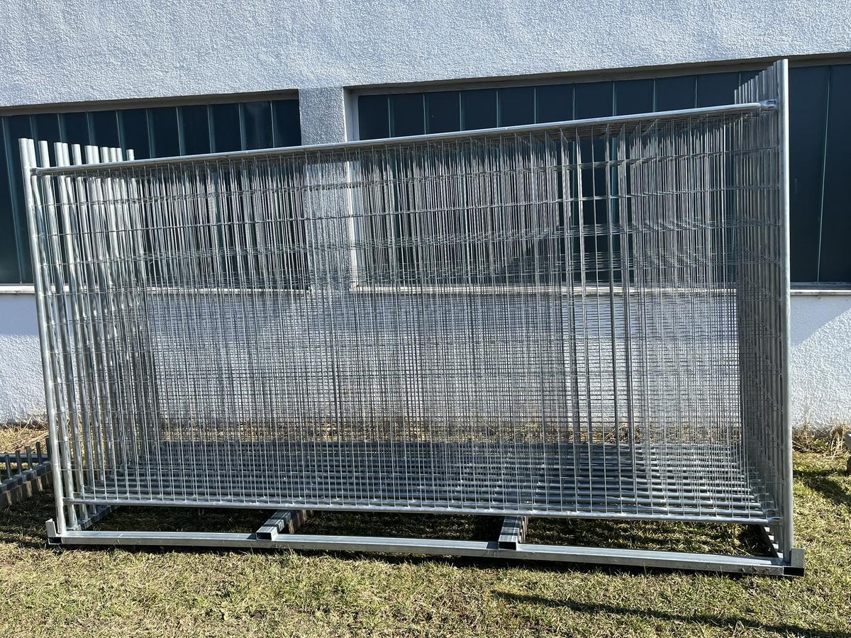 20 Stück Bauzaunelemente fabriksneu ca.340x120 cm mit 20 Sockelsteinen, 20 Stk.Schellen